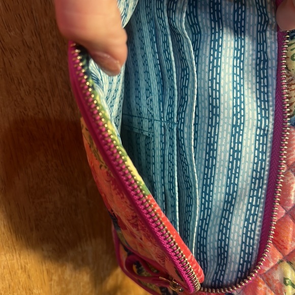 Vera Bradley Cross body all in one purse. Only used 1 time. - Picture 3 of 5